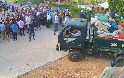 Hà Tĩnh: Phản đối bãi rác, người dân bị nhóm thanh niên lạ bịt mặt tấn công