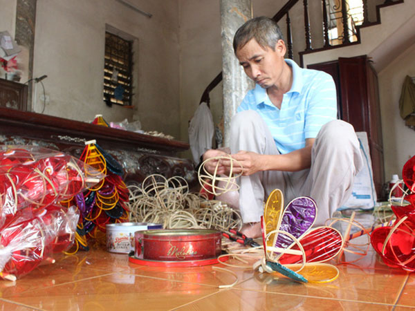 Nghệ nhân 45 năm giữ hồn Trung thu bằng đồ chơi truyền thống