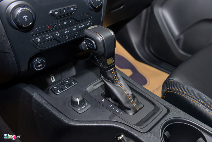 Ford Ranger Wildtrak 2019 giá 918 triệu đồng về đại lý