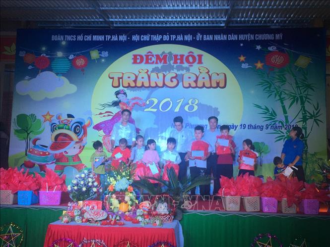 Trung thu đến sớm với trẻ em vùng ngập Chương Mỹ