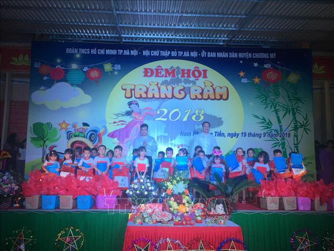 Trung thu đến sớm với trẻ em vùng ngập Chương Mỹ