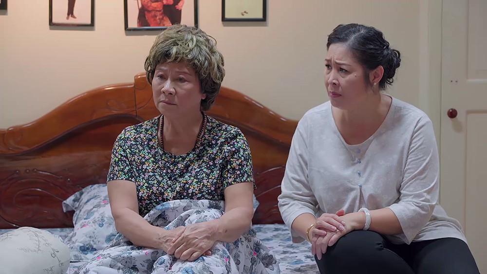 Gạo nếp gạo tẻ tập 60: Nuông chiều Hân hết mức nhưng lúc ốm đau bà Mai lại phải rơi nước mắt vì bị con gái ngó lơ