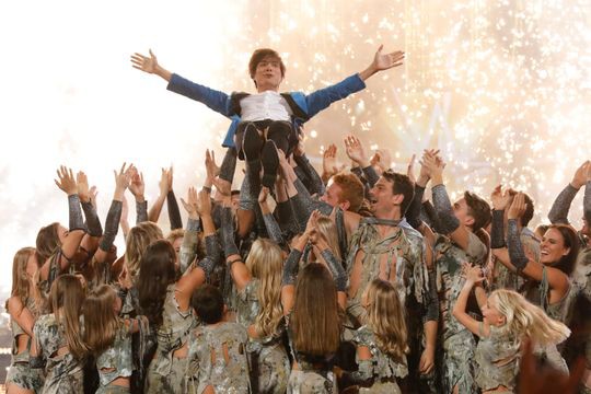 Thần bài giành chiến thắng Americas Got Talent 2018, nhận giải thưởng hơn 23 tỷ đồng!