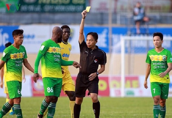 Thua ngược Quảng Nam, Cần Thơ rơi xuống đáy bảng xếp hạng