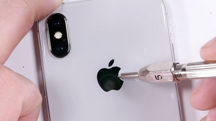 Apple tung bằng sáng chế mới giúp vỏ iPhone chống trầy xước, bẻ cong Apple tung bằng sáng chế mới giúp vỏ iPhone chống trầy xước, bẻ cong