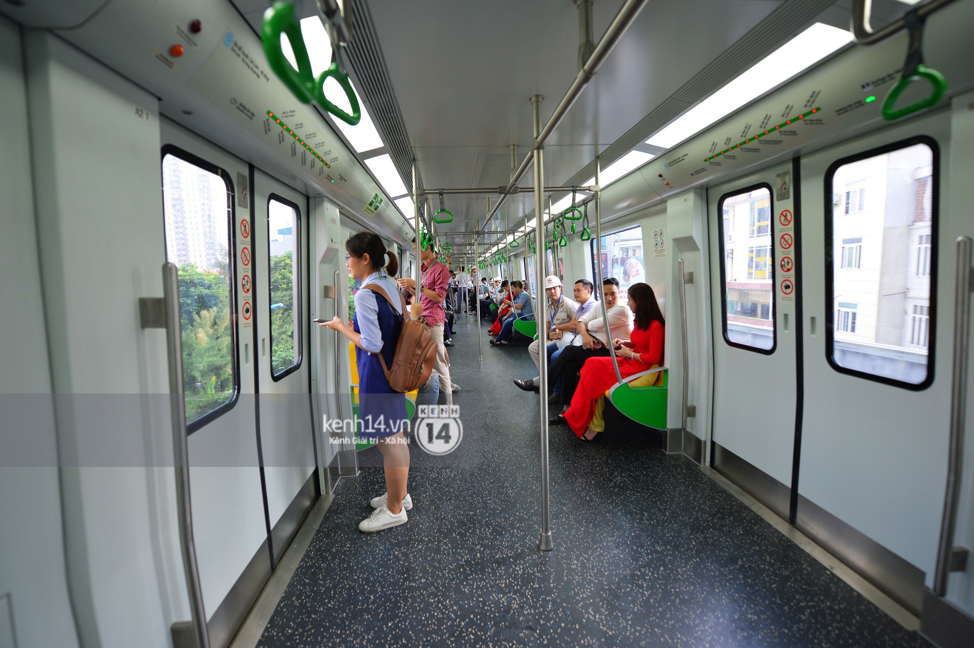 Ảnh: Trải nghiệm bên trong đoàn tàu đường sắt trên cao Cát Linh - Hà Đông ngày chính thức chạy thử