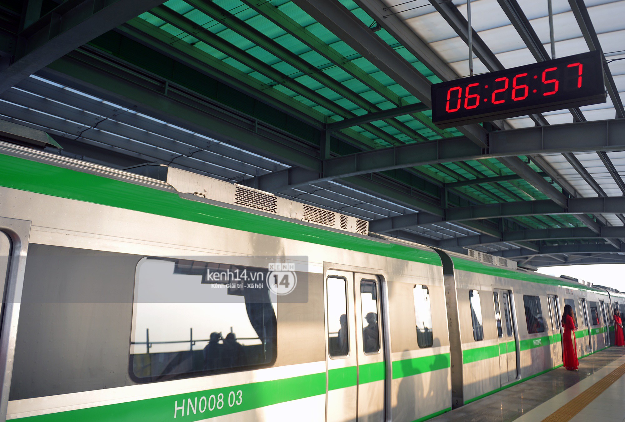 Ảnh: Trải nghiệm bên trong đoàn tàu đường sắt trên cao Cát Linh - Hà Đông ngày chính thức chạy thử