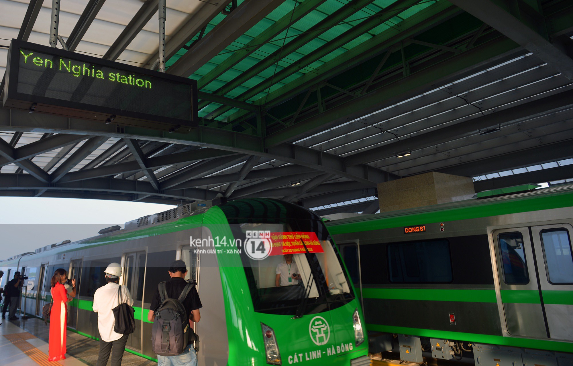 Ảnh: Trải nghiệm bên trong đoàn tàu đường sắt trên cao Cát Linh - Hà Đông ngày chính thức chạy thử