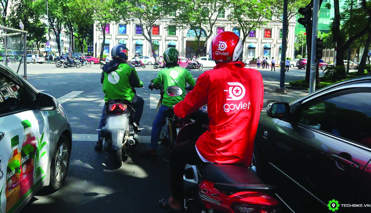 Grab và Go-Viet: Cạnh tranh hủy diệt, người tiêu dùng vui trước buồn sau