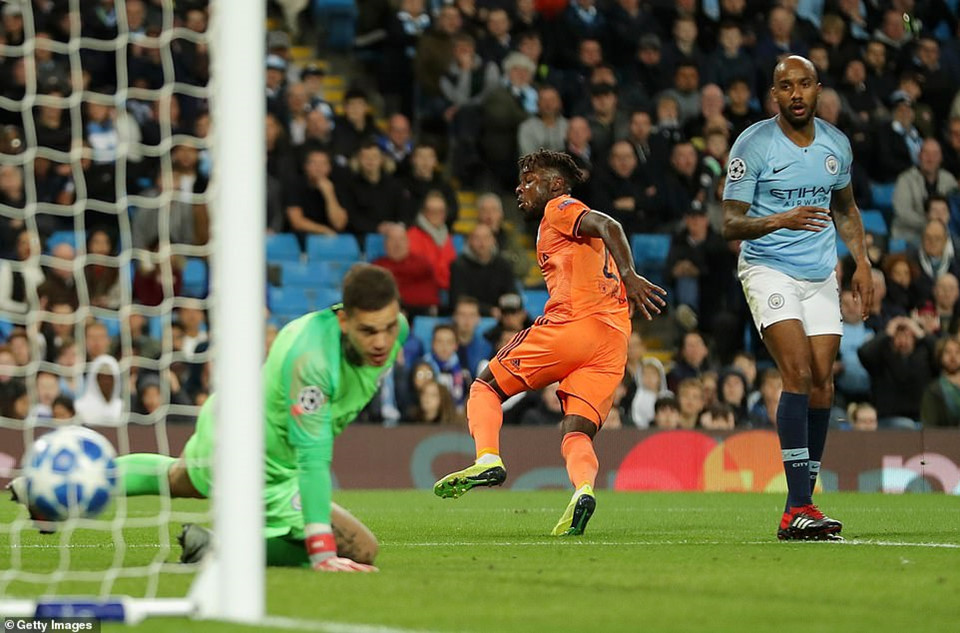 Man City chịu trận thua đáng xấu hổ khi ra quân tại Champions League
