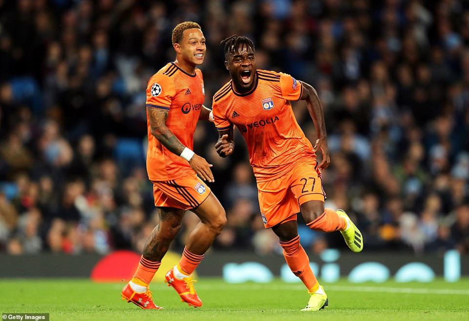 Man City chịu trận thua đáng xấu hổ khi ra quân tại Champions League
