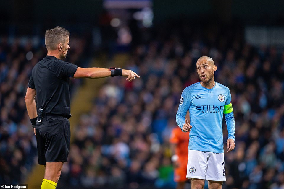 Man City chịu trận thua đáng xấu hổ khi ra quân tại Champions League