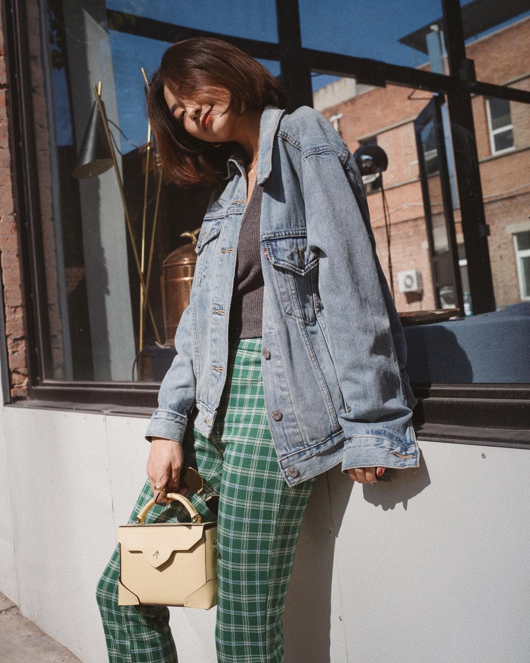 Thu này có thêm 4 kiểu áo khoác mỏng vừa xinh lại cá tính để bạn không phải mặc nguyên cả mùa mỗi chiếc blazer Thu này có thêm 4 kiểu áo khoác mỏng vừa xinh lại cá tính để bạn không phải mặc nguyên cả mùa mỗi chiếc blazer