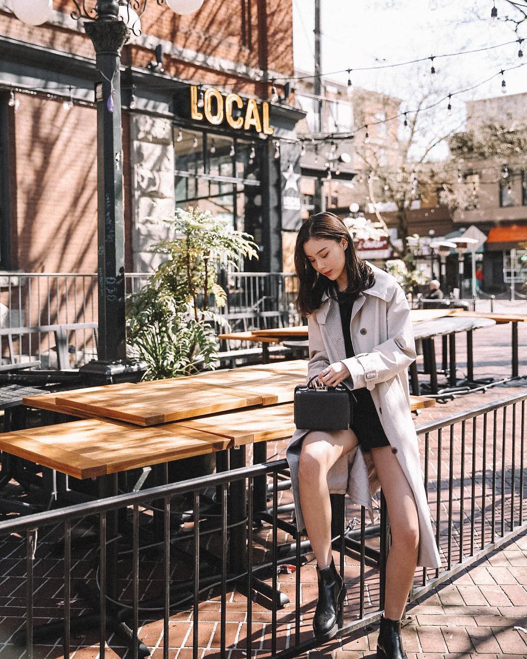 Thu này có thêm 4 kiểu áo khoác mỏng vừa xinh lại cá tính để bạn không phải mặc nguyên cả mùa mỗi chiếc blazer Thu này có thêm 4 kiểu áo khoác mỏng vừa xinh lại cá tính để bạn không phải mặc nguyên cả mùa mỗi chiếc blazer