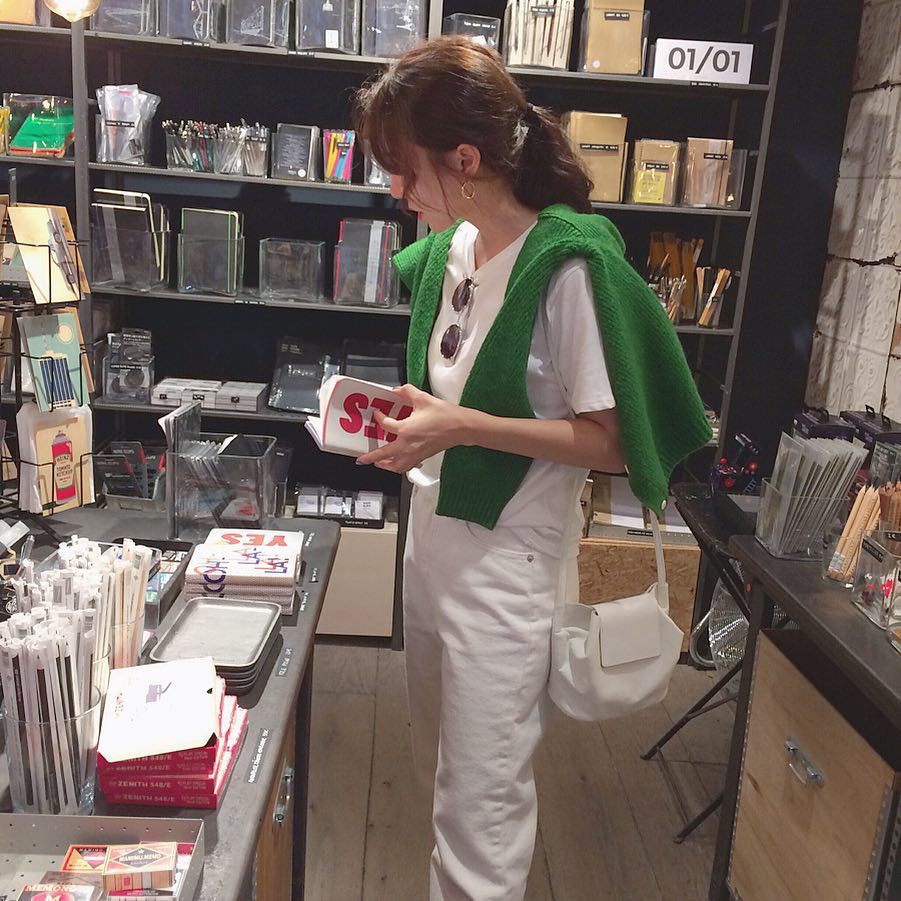 Thu này có thêm 4 kiểu áo khoác mỏng vừa xinh lại cá tính để bạn không phải mặc nguyên cả mùa mỗi chiếc blazer Thu này có thêm 4 kiểu áo khoác mỏng vừa xinh lại cá tính để bạn không phải mặc nguyên cả mùa mỗi chiếc blazer