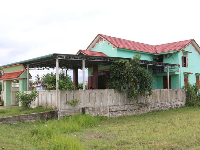 Phút cân não giải cứu 3 đứa trẻ bị bố ép chết chung