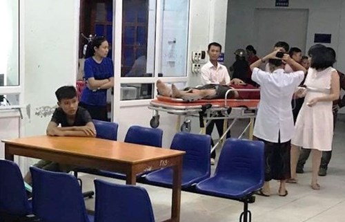 Hà Tĩnh: 6 người phải cấp cứu khi bị xe ô tô mất lái đâm vào quán nhậu