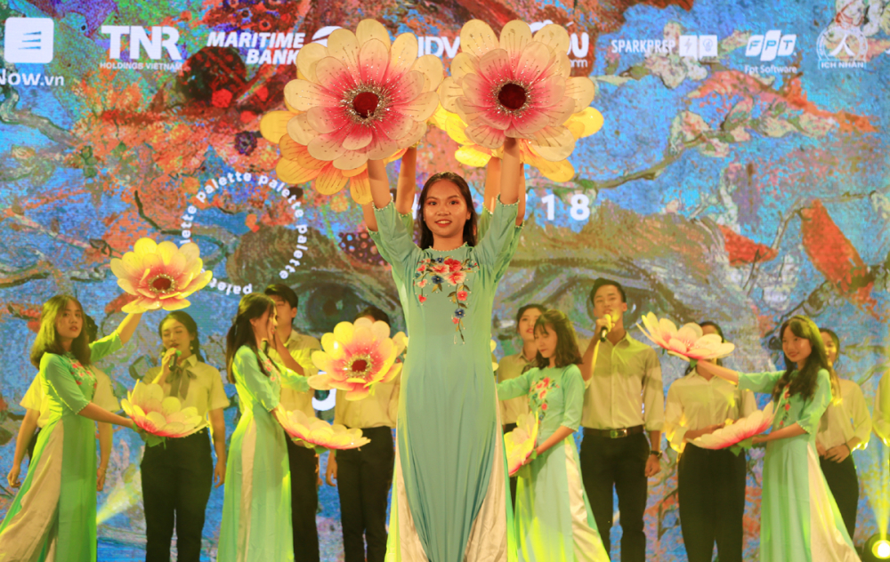 Nữ sinh lớp 11 chuyên Toán trở thành Đại sứ trường Amsterdam