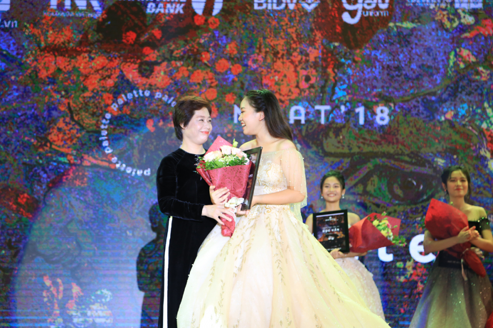 Nữ sinh lớp 11 chuyên Toán trở thành Đại sứ trường Amsterdam