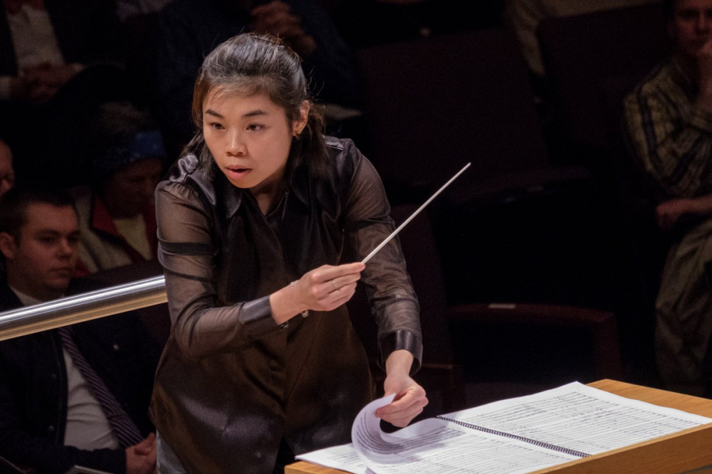 Nữ nhạc trưởng Elim Chan chỉ huy hòa nhạc tại Hà Nội