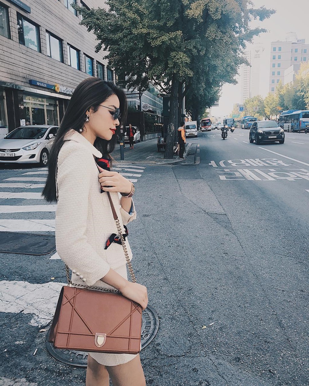 Những Hoa hậu chịu chơi của Vbiz: Mua hàng hiệu theo lố, đi du lịch sang chảnh ở khách sạn hàng chục triệu đồng/đêm