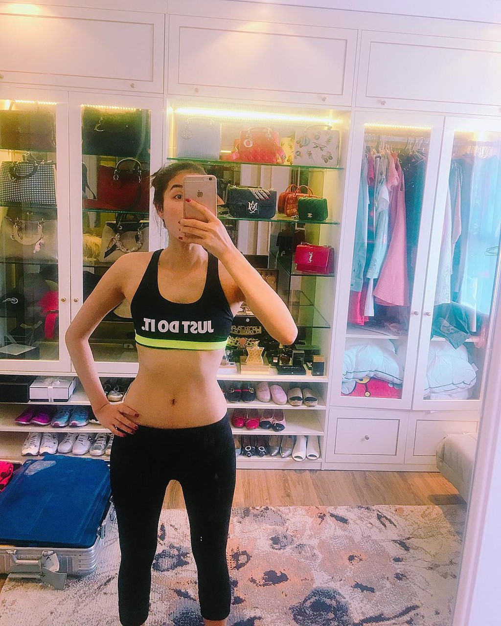 Những Hoa hậu chịu chơi của Vbiz: Mua hàng hiệu theo lố, đi du lịch sang chảnh ở khách sạn hàng chục triệu đồng/đêm