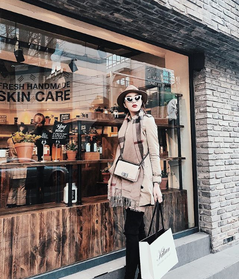 Những Hoa hậu chịu chơi của Vbiz: Mua hàng hiệu theo lố, đi du lịch sang chảnh ở khách sạn hàng chục triệu đồng/đêm