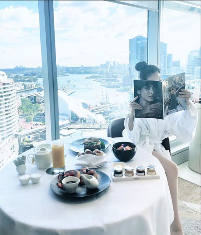 Những Hoa hậu chịu chơi của Vbiz: Mua hàng hiệu theo lố, đi du lịch sang chảnh ở khách sạn hàng chục triệu đồng/đêm