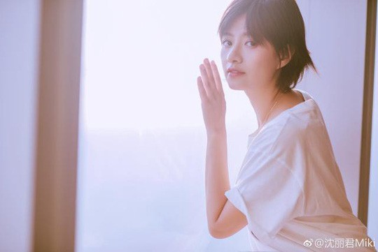 Người đẹp được mệnh danh Diễn viên đẹp nhất Thượng Hải nhảy lầu vì bệnh nặng, chồng ngoại tình