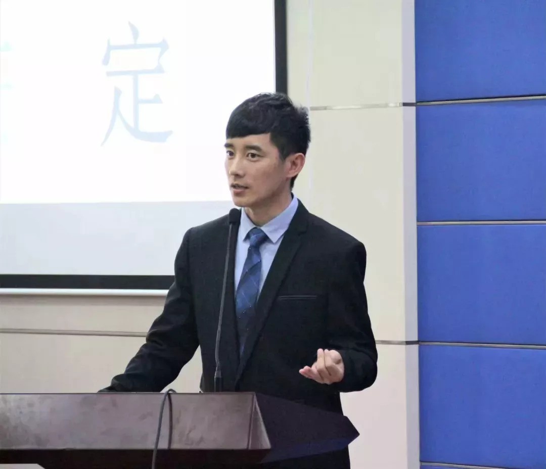 Giảng viên trường người ta: Đẹp trai ngời ngời lại còn tiến sĩ trẻ tuổi