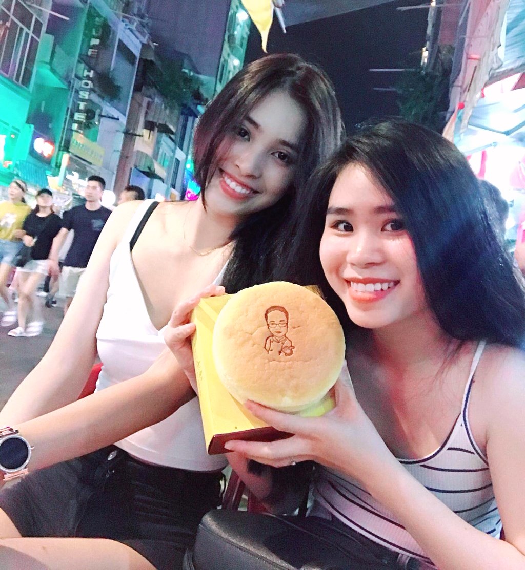 Nhan sắc đời thường của tân Hoa hậu 18 tuổi