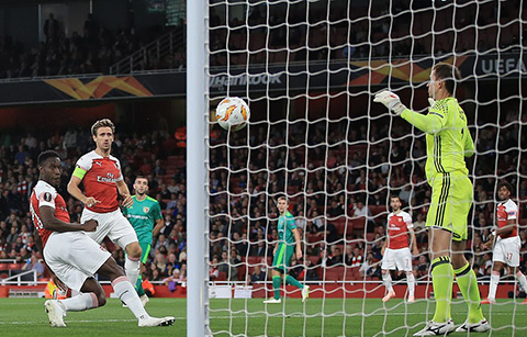 Arsenal 4-2 Vorskla: Aubameyang lập cú đúp giúp Pháo thủ thắng lớn