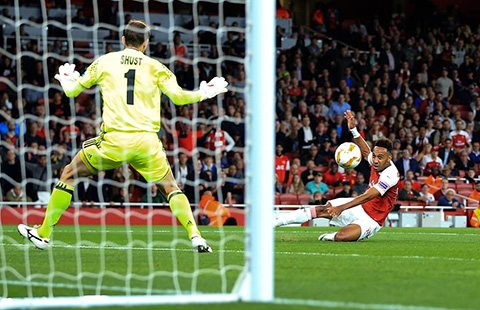 Arsenal 4-2 Vorskla: Aubameyang lập cú đúp giúp Pháo thủ thắng lớn