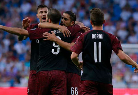 Europa League: Milan sống nhờ Higuain, Sevilla thắng hủy diệt