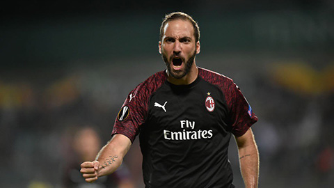 Europa League: Milan sống nhờ Higuain, Sevilla thắng hủy diệt