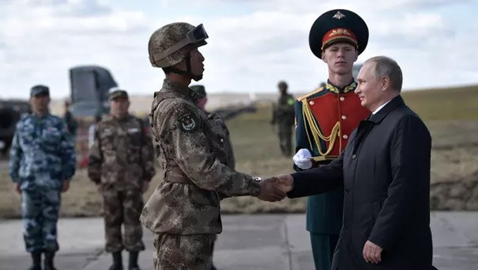 Mỹ trừng phạt quân đội TQ