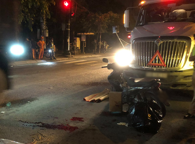 Tài xế container và người đi xe máy hỗn chiến bằng dao