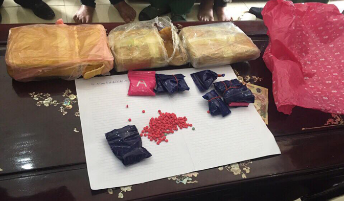 Bắt giữ 3 đối tượng vận chuyển 18.000 viên hồng phiến