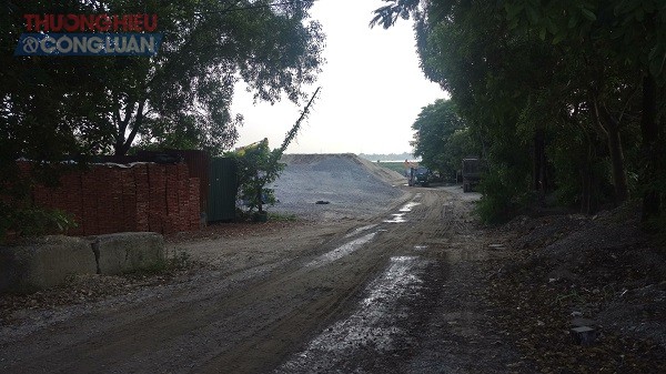 Đông Anh (Hà Nội): Hàng loạt bãi cát lậu vẫn ngang nhiên hoạt động