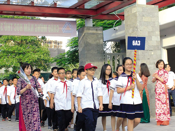 Miễn học phí trẻ mầm non lớp 5 tuổi và THCS: Bao giờ mới triển khai?