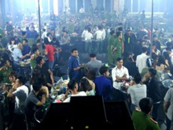 Hàng chục thanh niên dương tính ma túy trong quán bar