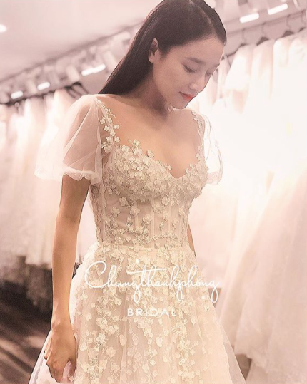 Hé lộ 1 trong 3 thiết kế váy cưới của Nhã Phương