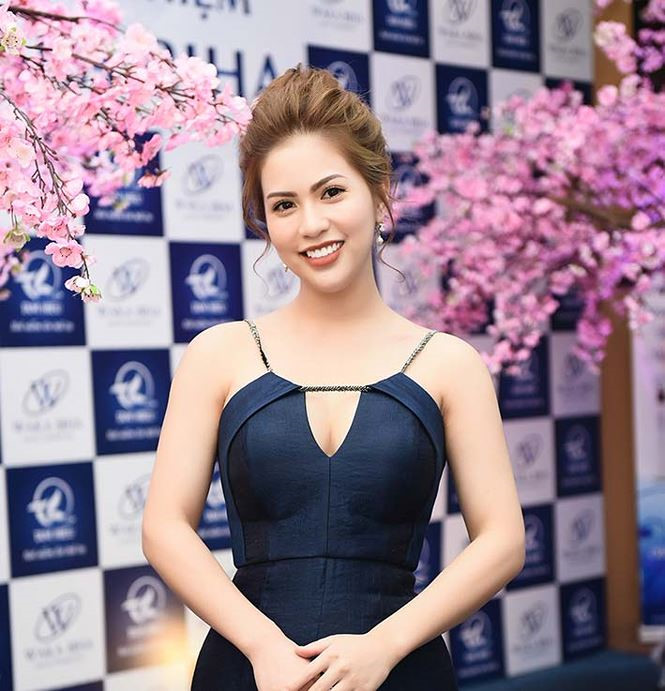 Vợ Việt Anh trẻ trung như thiếu nữ, sánh đôi cùng chồng tại sự kiện