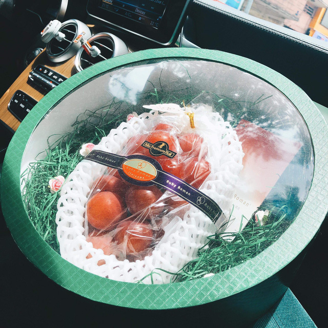 Nhà giàu Việt ăn gì: Nho 11 triệu đồng/chùm, Xoài trứng mặt trời 2,5 triệu/quả Nhà giàu Việt ăn gì: Nho 11 triệu đồng/chùm, Xoài trứng mặt trời 2,5 triệu/quả