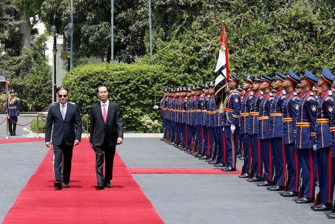 Người dân bày tỏ lòng tiếc thương Chủ tịch nước Trần Đại Quang