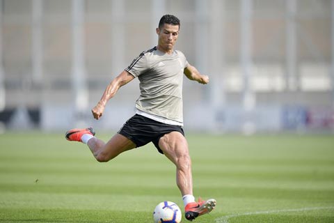 Sau màn đổ lệ, Ronaldo đã rạng rỡ trở lại ở buổi tập mới nhất Sau màn đổ lệ, Ronaldo đã rạng rỡ trở lại ở buổi tập mới nhất