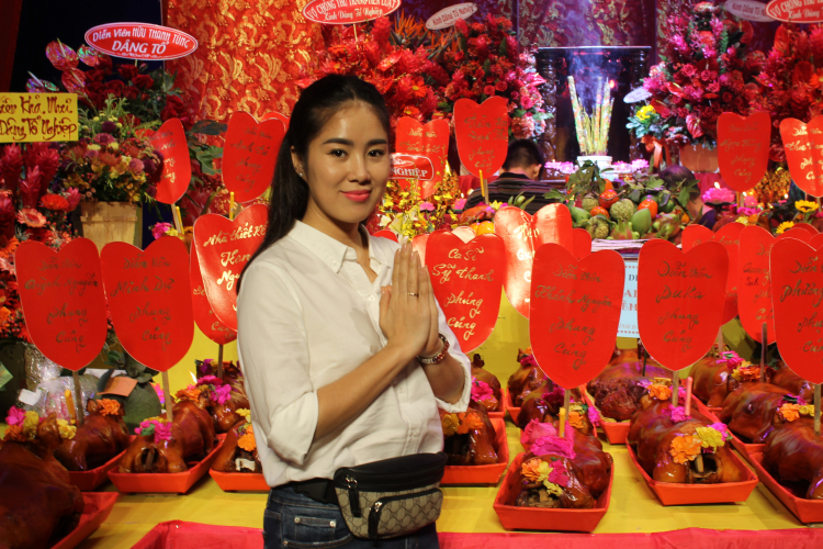 Nghệ sĩ Việt đến tham dự lễ giỗ Tổ ngành Sân khấu