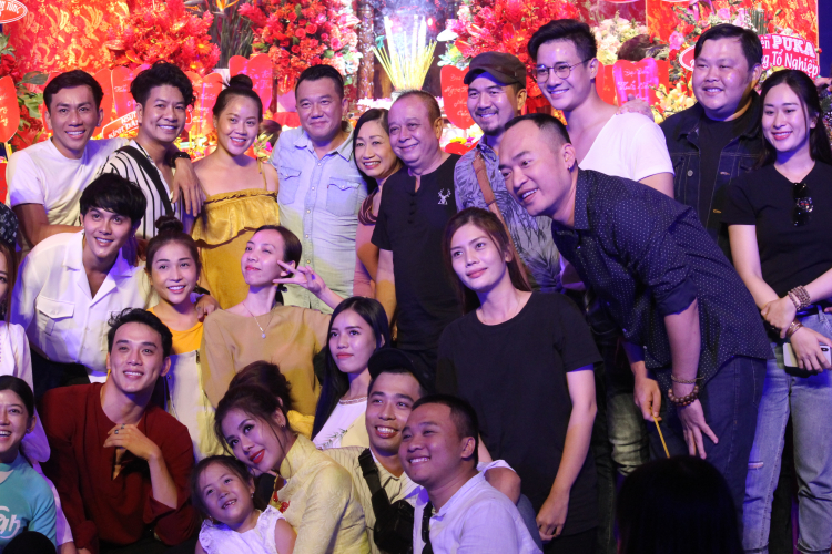 Nghệ sĩ Việt đến tham dự lễ giỗ Tổ ngành Sân khấu