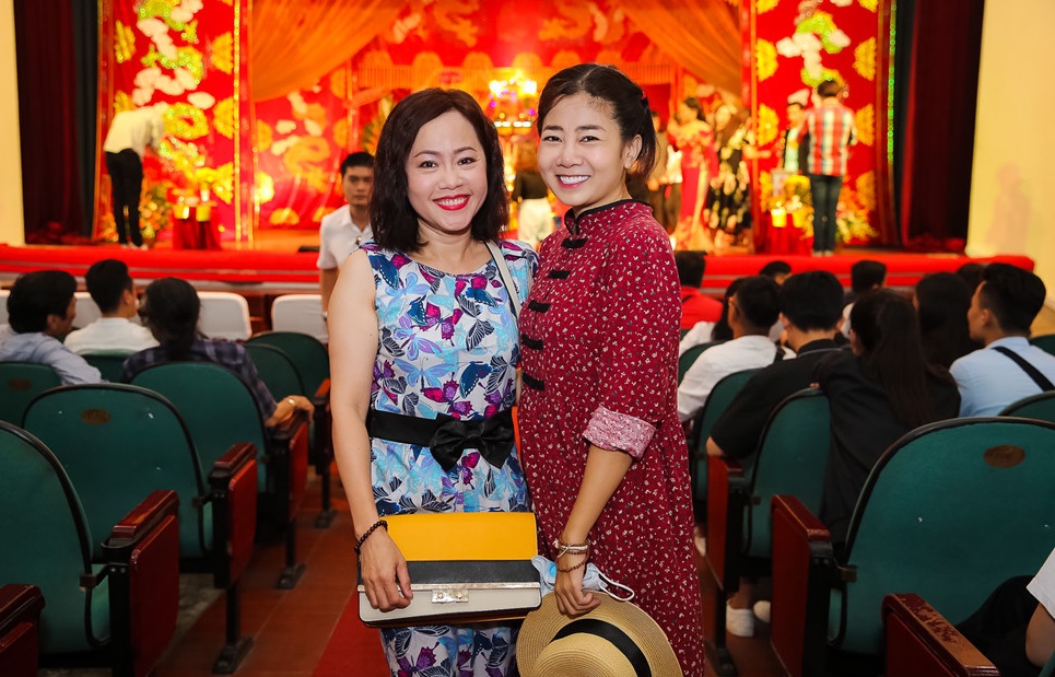 Mai Phương đi giỗ Tổ nghề cùng đồng nghiệp