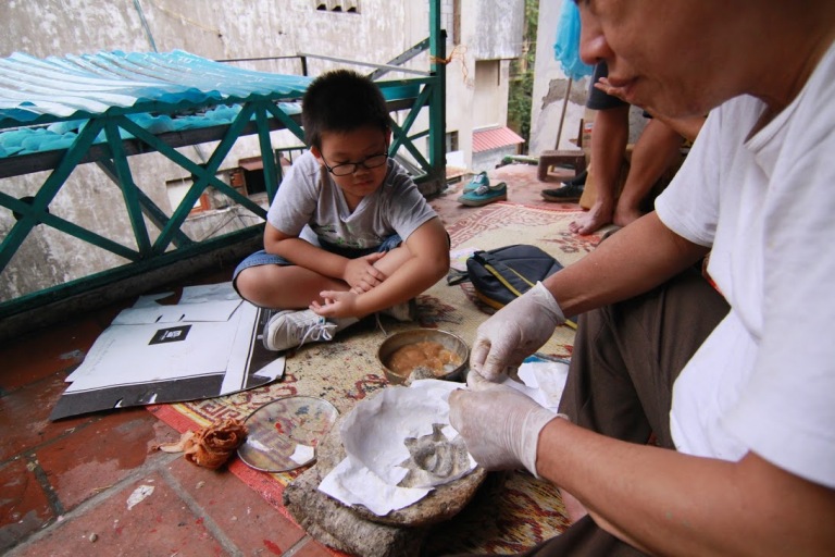 Hồn dân tộc trong những mặt nạ giấy bồi